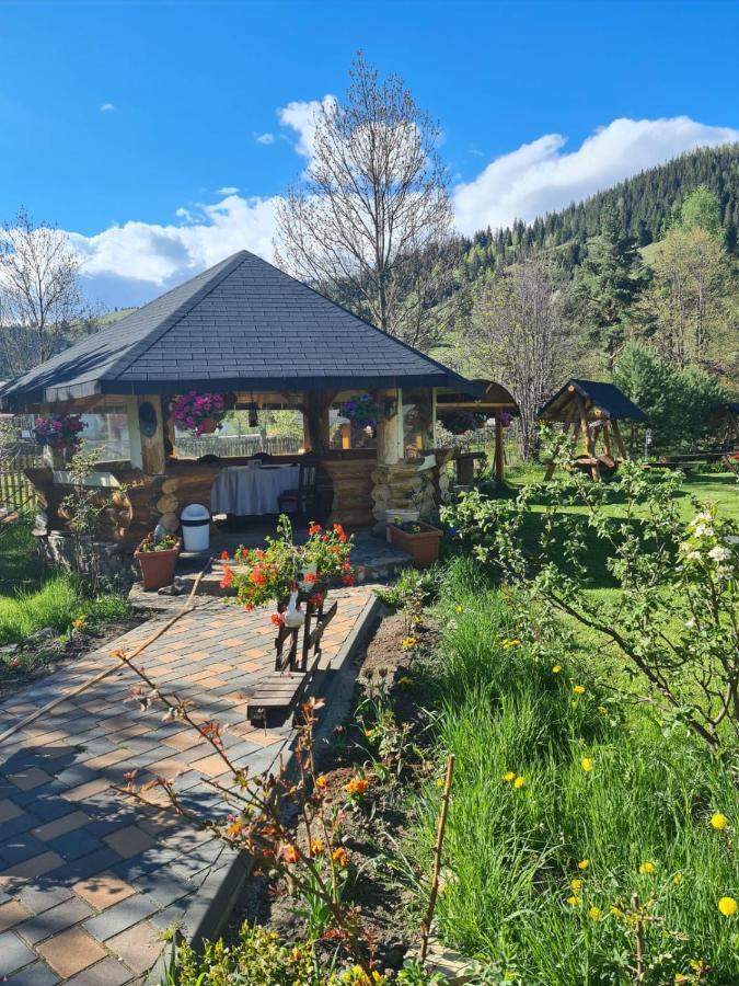 Casa Baciu Hotell Fundu Moldovei Eksteriør bilde