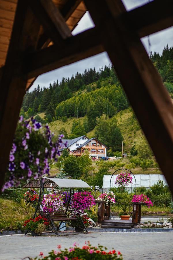 Casa Baciu Hotell Fundu Moldovei Eksteriør bilde